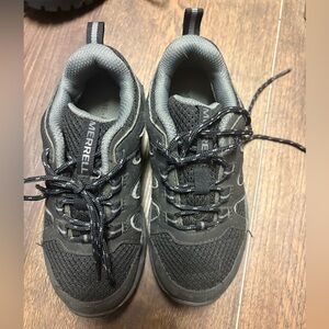 Merrell waterproof hiking sneakers kids/toddler 12